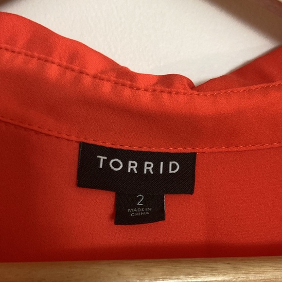 Torrid Georgette button down blouse size 2 - Picture 3 of 4